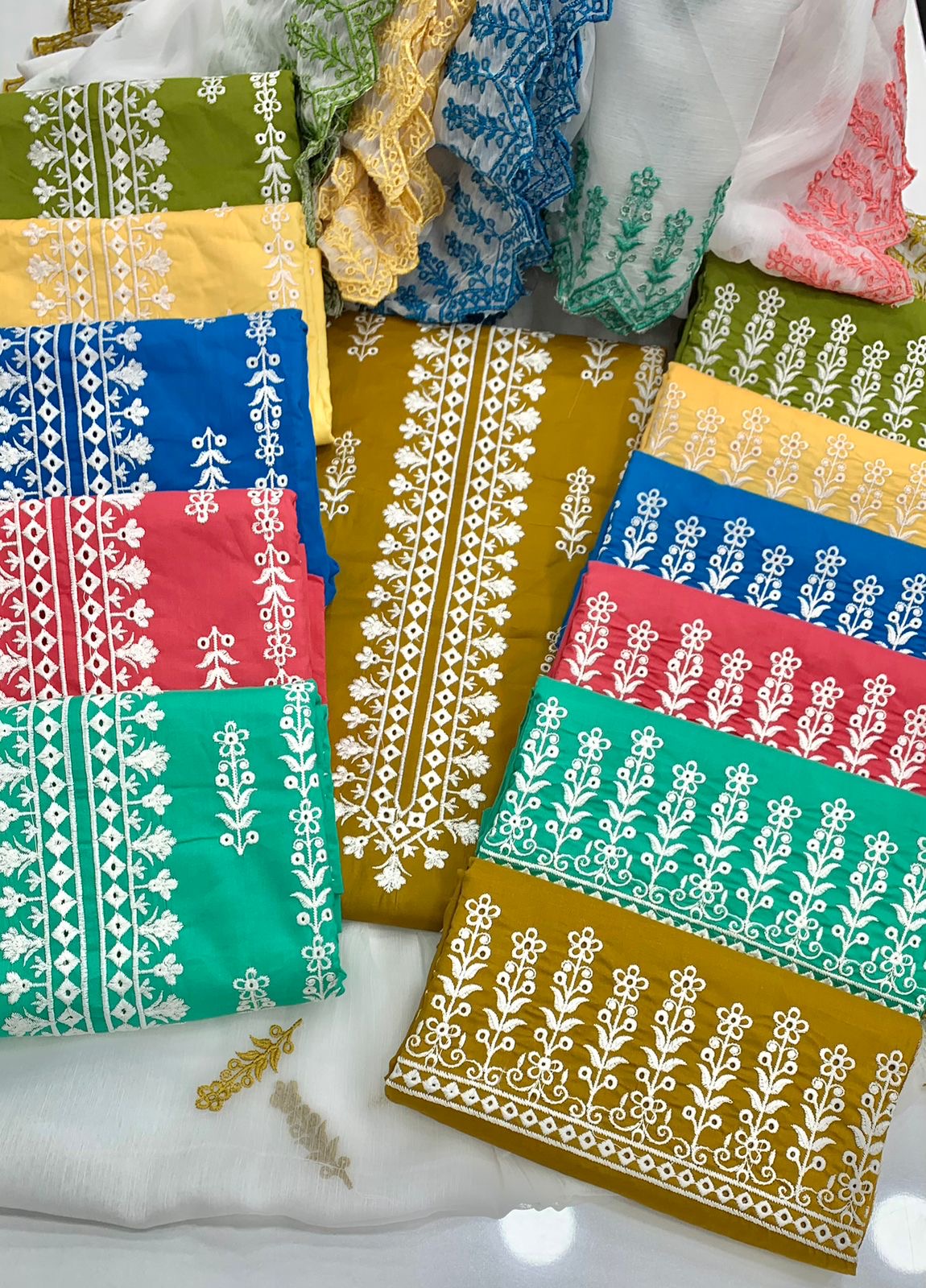 Bouring Chikenkari Embroidered 3pc Dresses 👗