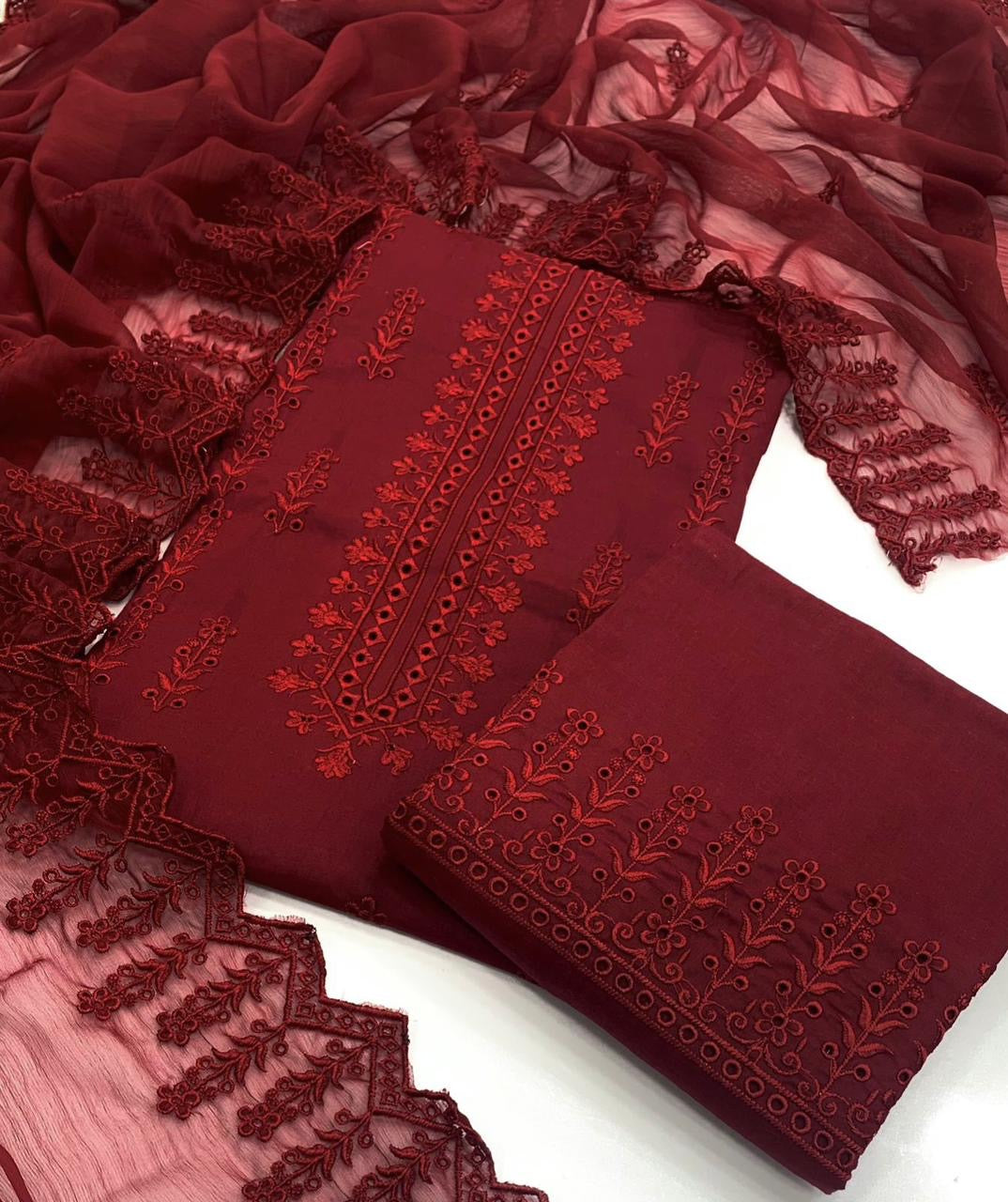 Chiken Bouring Embroidery With Cutwork Dupatta 3pc Dress 👗