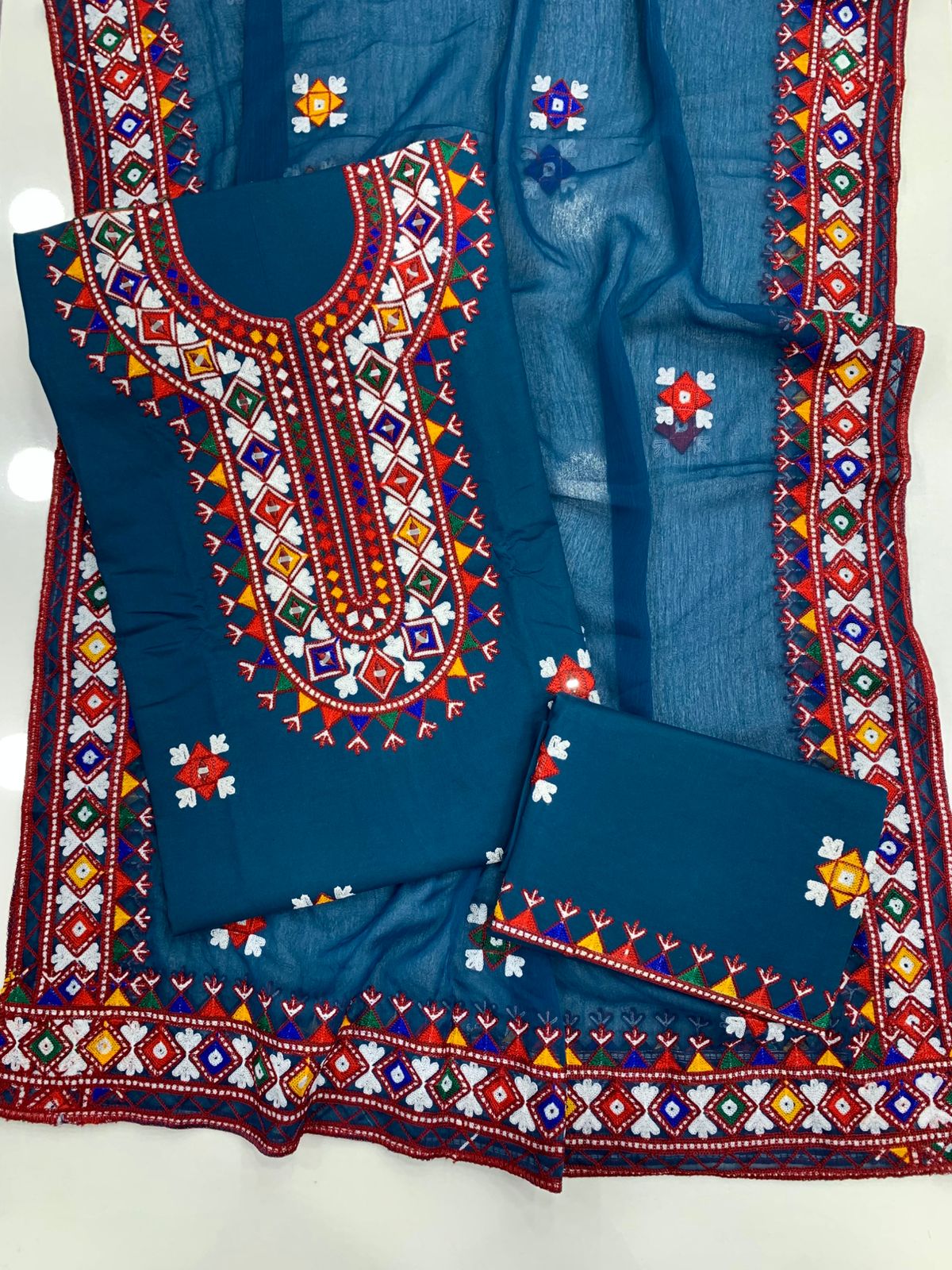 Traditional Sindhi Ari Work 3-Piece Dress 👗