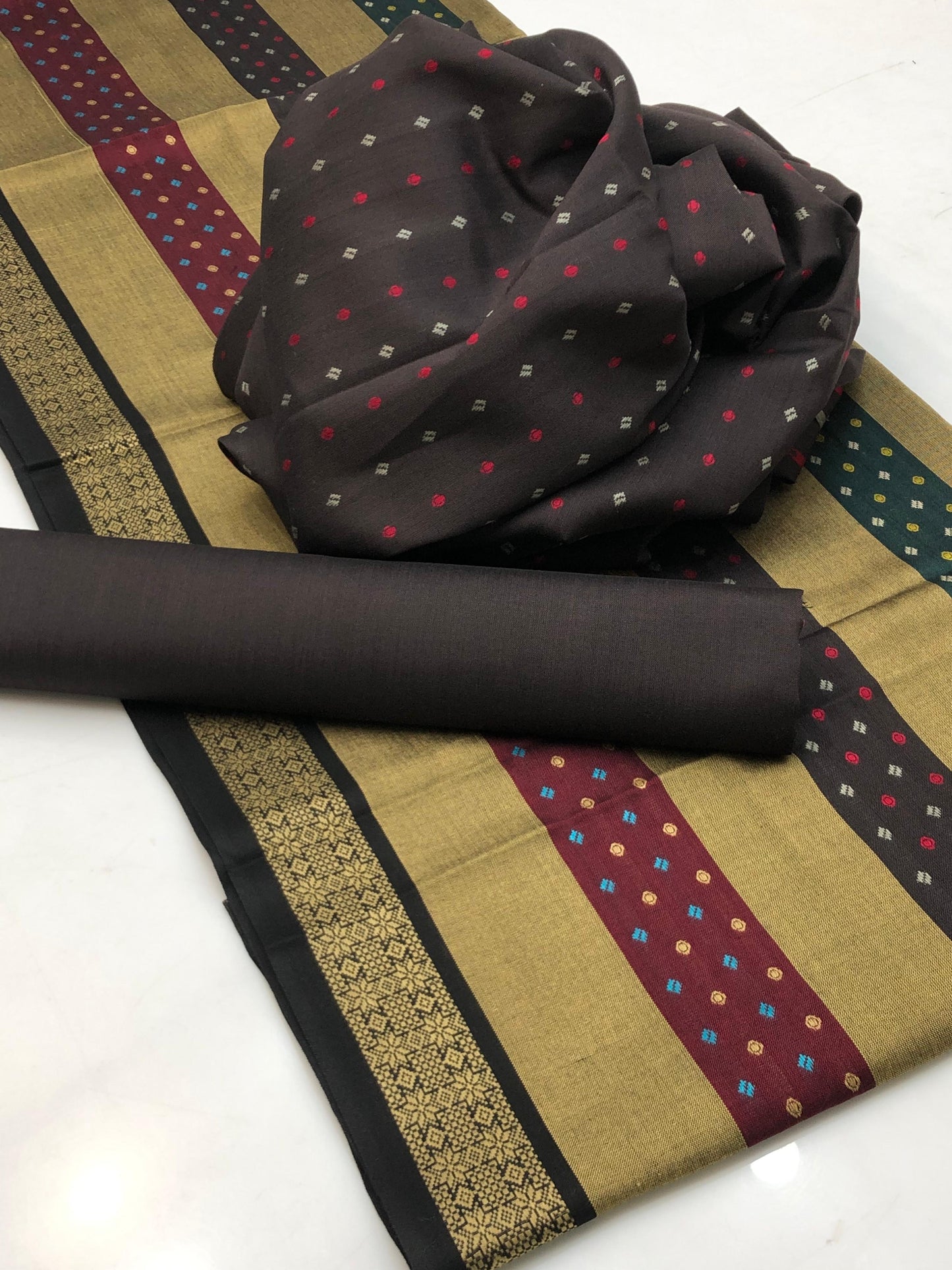 Premium Staple Susi Winter 3-Piece Suit – Self Printed Shirt, Plain Trouser & Jaquard Shawl Dupatta