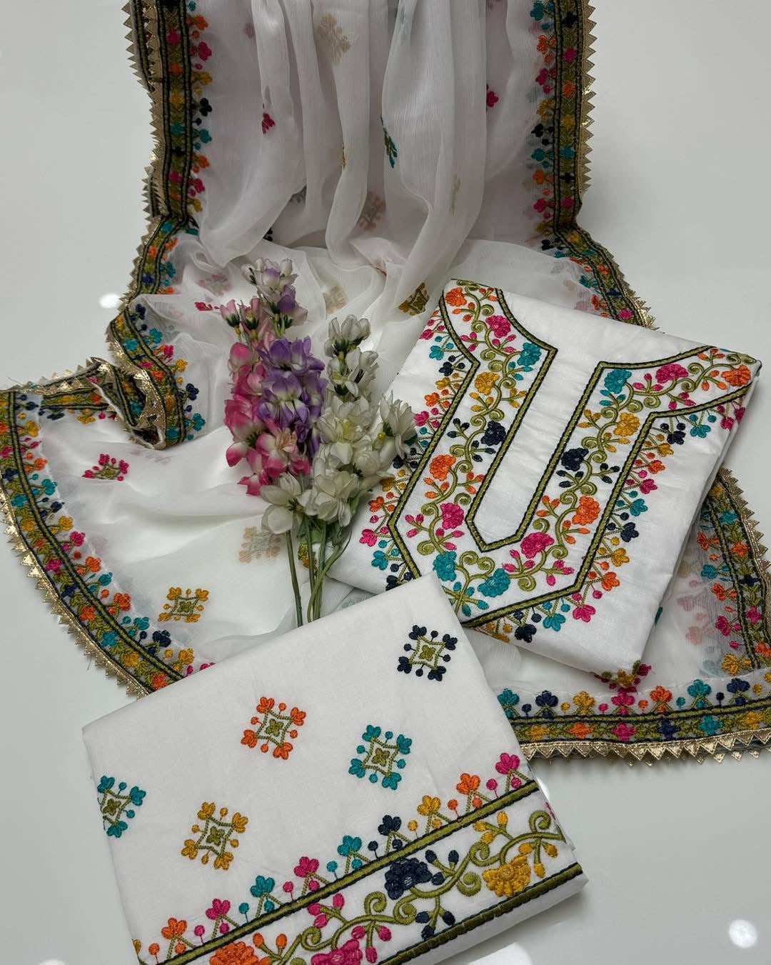 Handmade Style Pakka Tanka Multi Machine Embroidery Unstitch 3pc Dress 👗