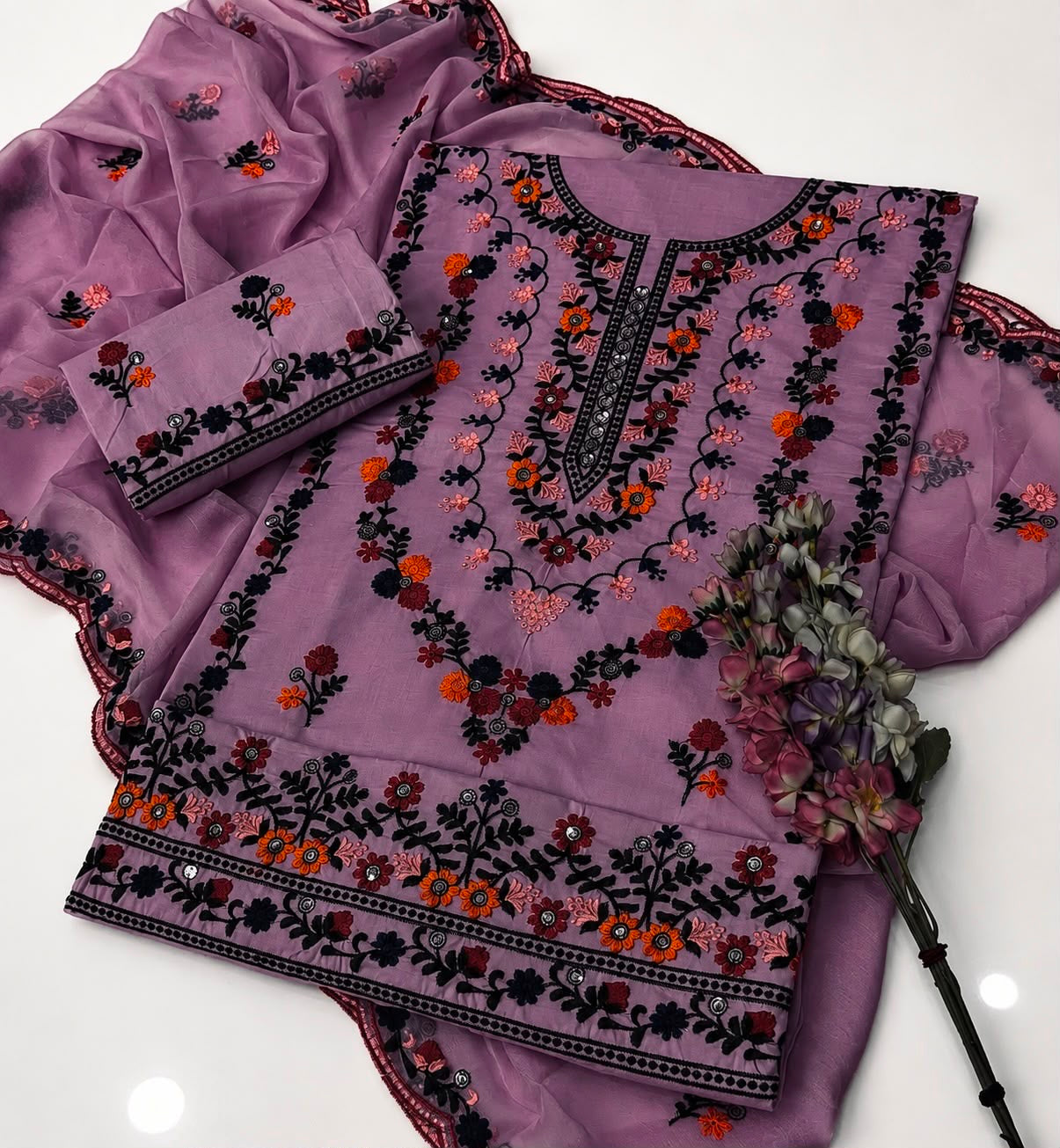 3MM Sequence Sitara Pakka Thread Multi Embroidered Lawn Cotton Suit with Bamber Chiffon Cutwork Dupatta β 3PC Unstitched Dress π