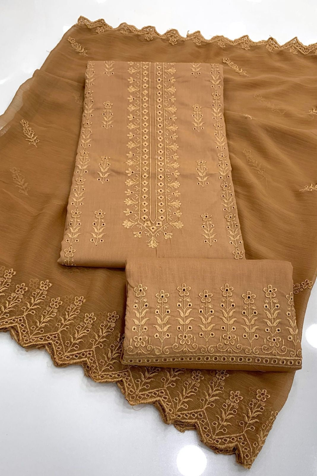 Chiken Bouring Embroidery With Cutwork Dupatta 3pc Dress 👗