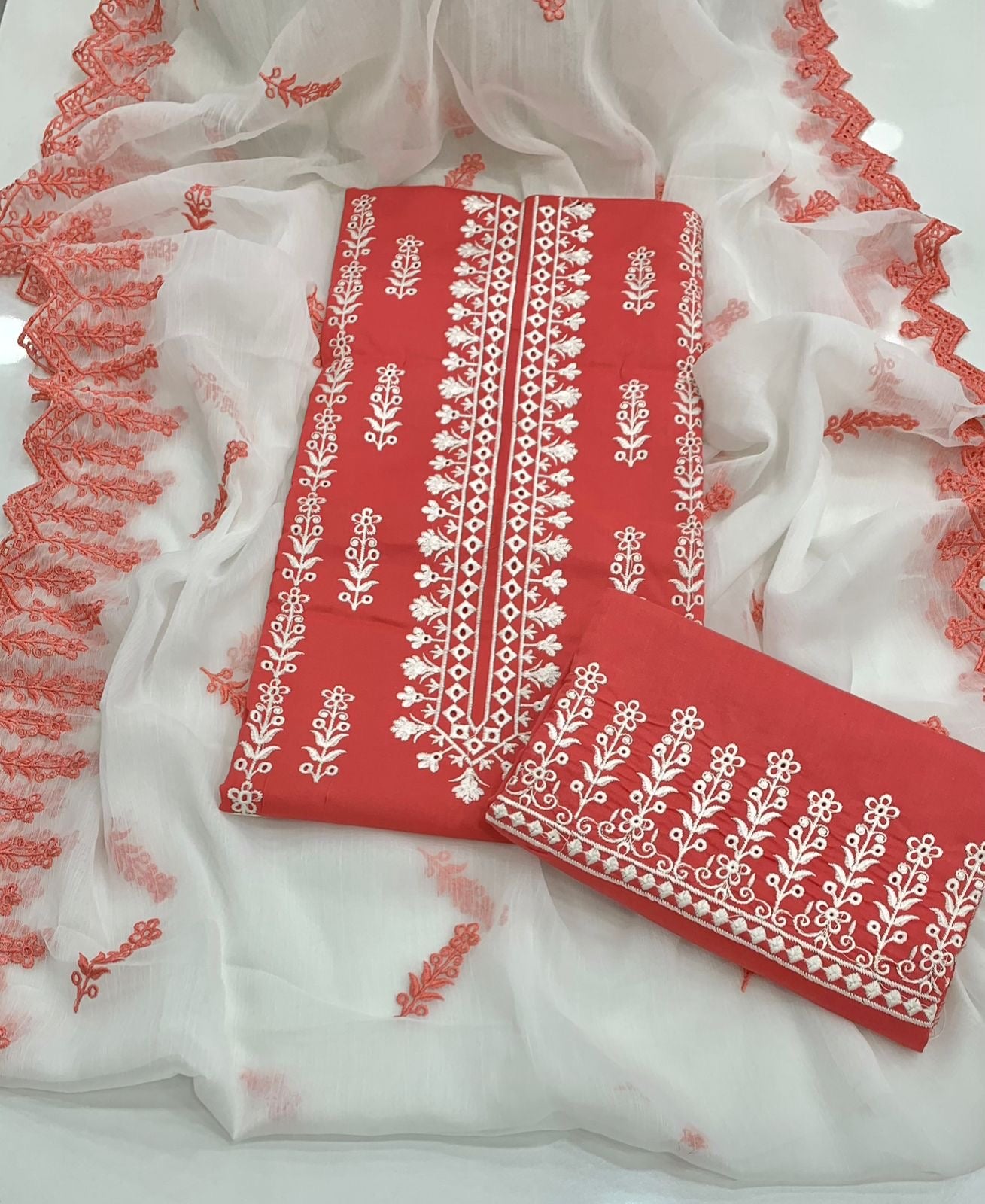 Bouring Chikenkari Embroidered 3pc Dresses 👗