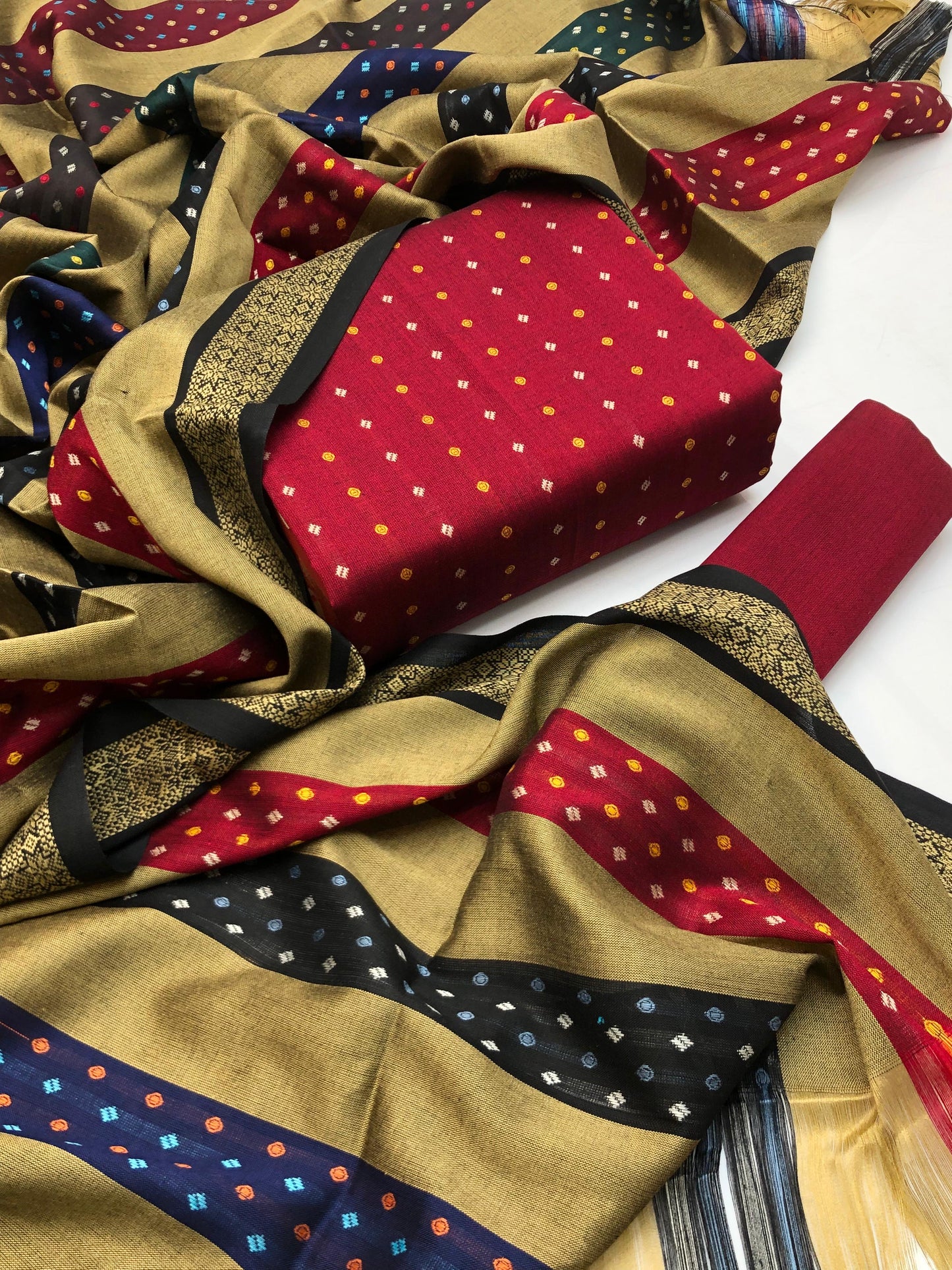 Premium Staple Susi Winter 3-Piece Suit – Self Printed Shirt, Plain Trouser & Jaquard Shawl Dupatta