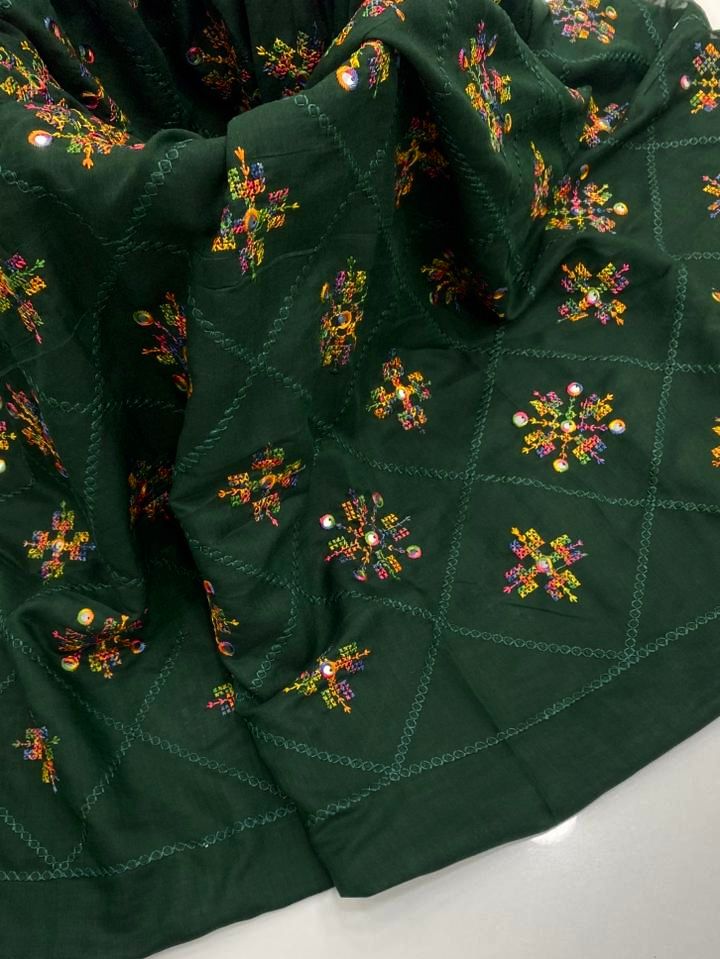 Swiss Lawn Ladies Chadar – 9mm Sitara Canves Computer Embroidery Work with Full Check Jaal Design