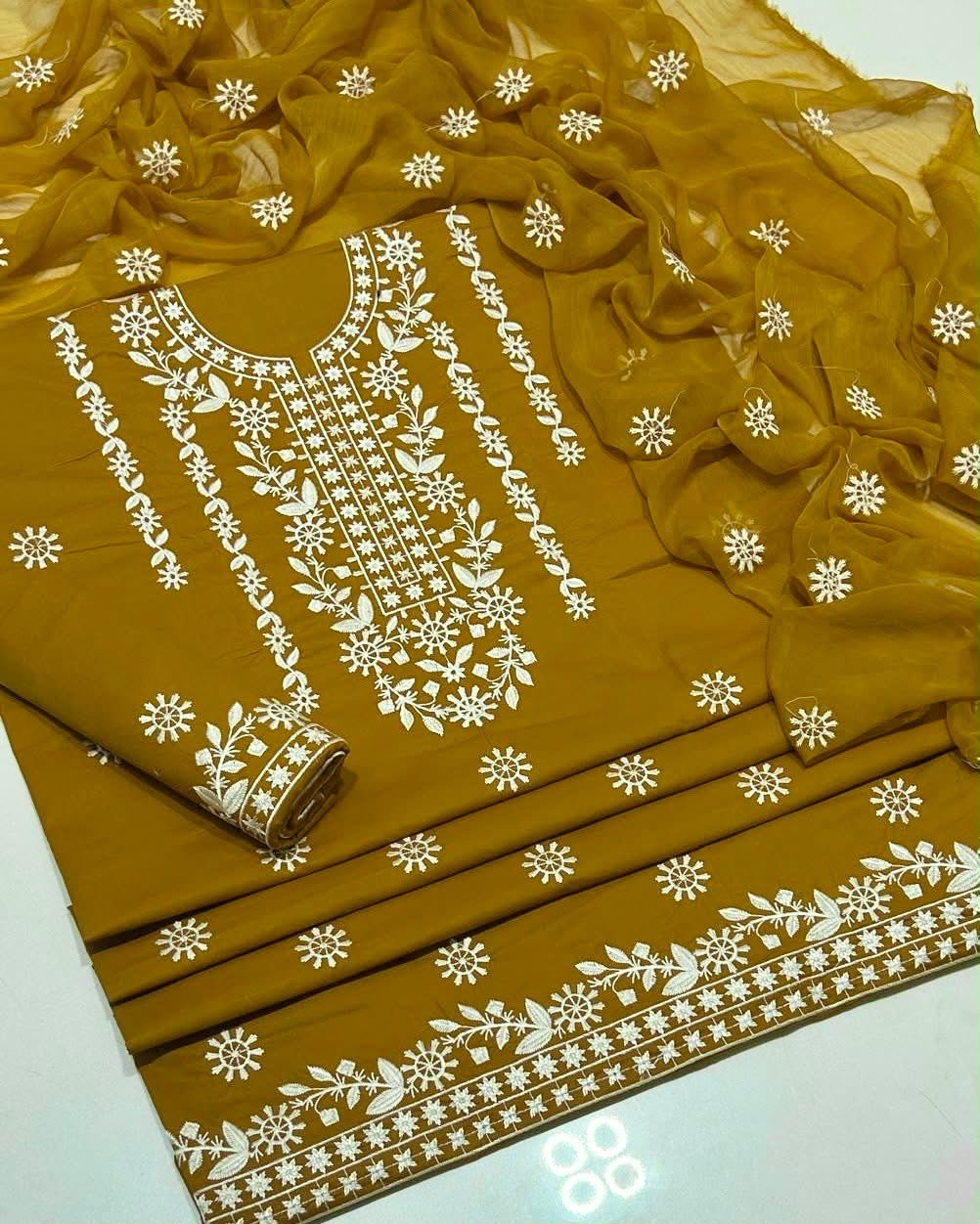 Pakka Thick Thread Fancy Gala Daman Embroidery Lawn Cotton with Chiffon Dupatta - 3PC Unstitch Dress 👗
