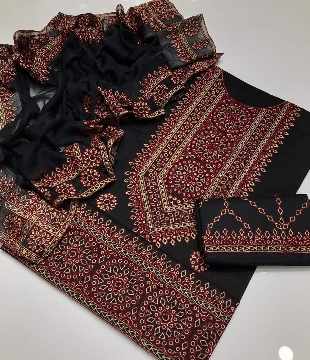 Black Balochi Arri Embroidery With Four Border Chiffon Dupatta 3pc Dress 👗