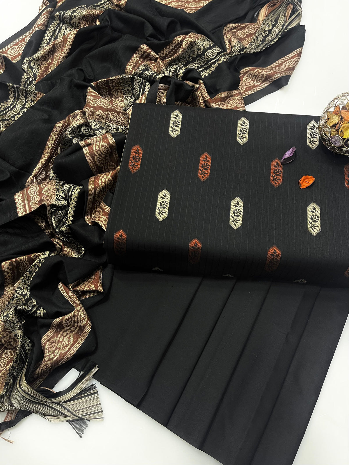 Premium Staple Susi Winter 3-Piece Suit – Self Printed Shirt, Plain Trouser & Jaquard Shawl Dupatta