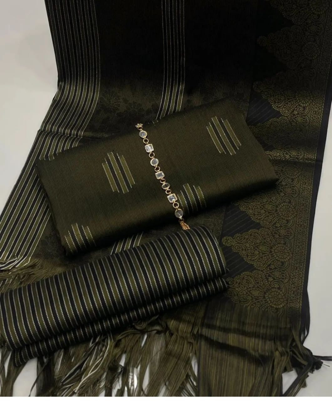 Premium Winter Staple Sussi Jacquard 3 Piece Suit – Self Print with Shawl Dupatta