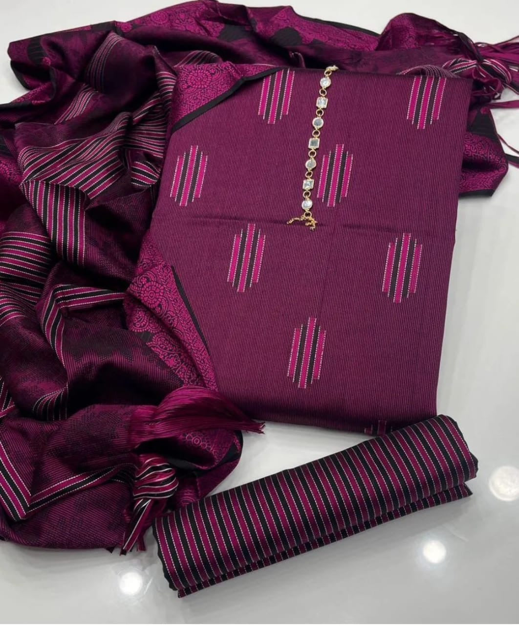 Premium Winter Staple Sussi Jacquard 3 Piece Suit – Self Print with Shawl Dupatta