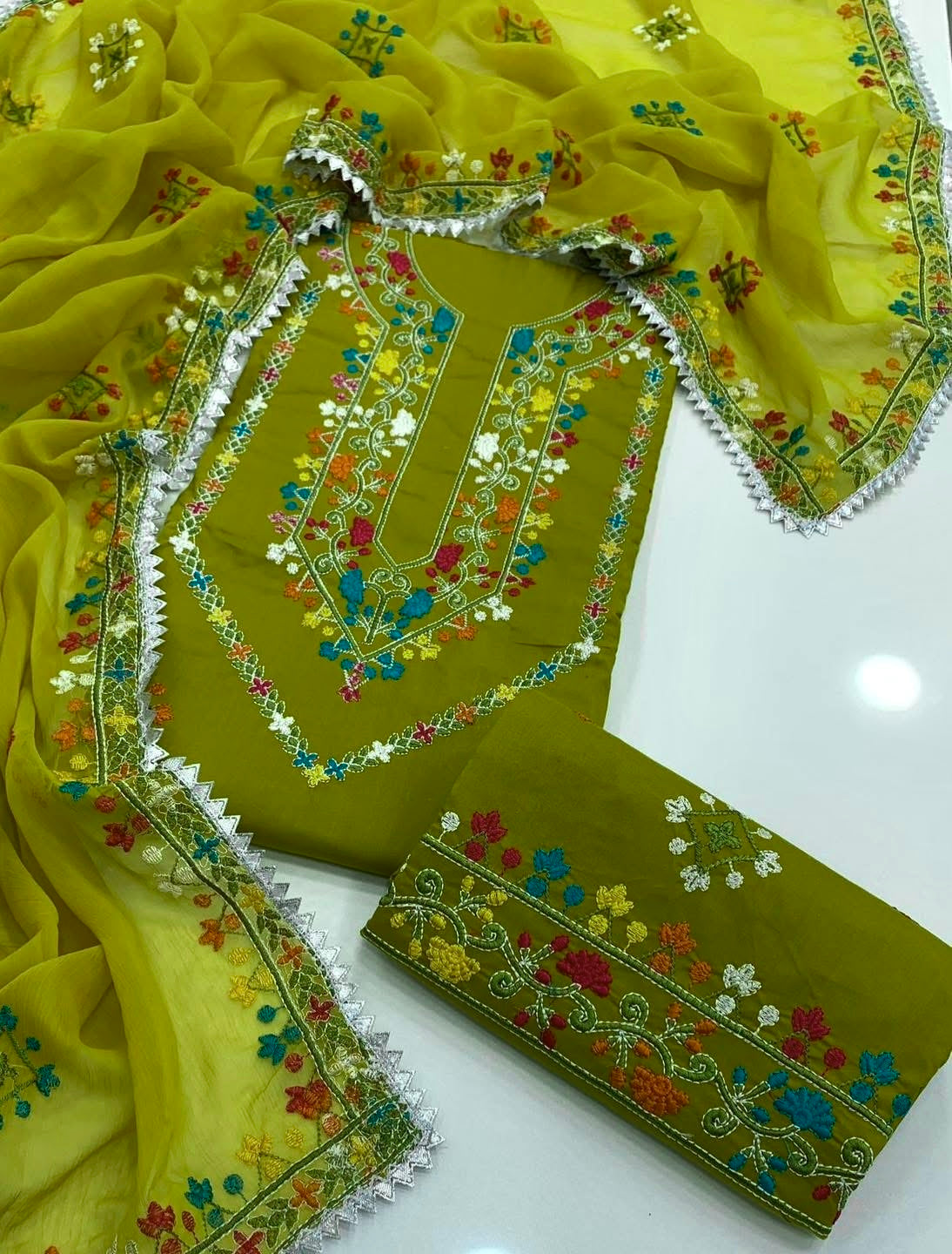 Elegant Multicolor Embroidered Lawn Cotton with Chiffon Dupatta Traditional Design - Unstitch 3PC Dress 👗