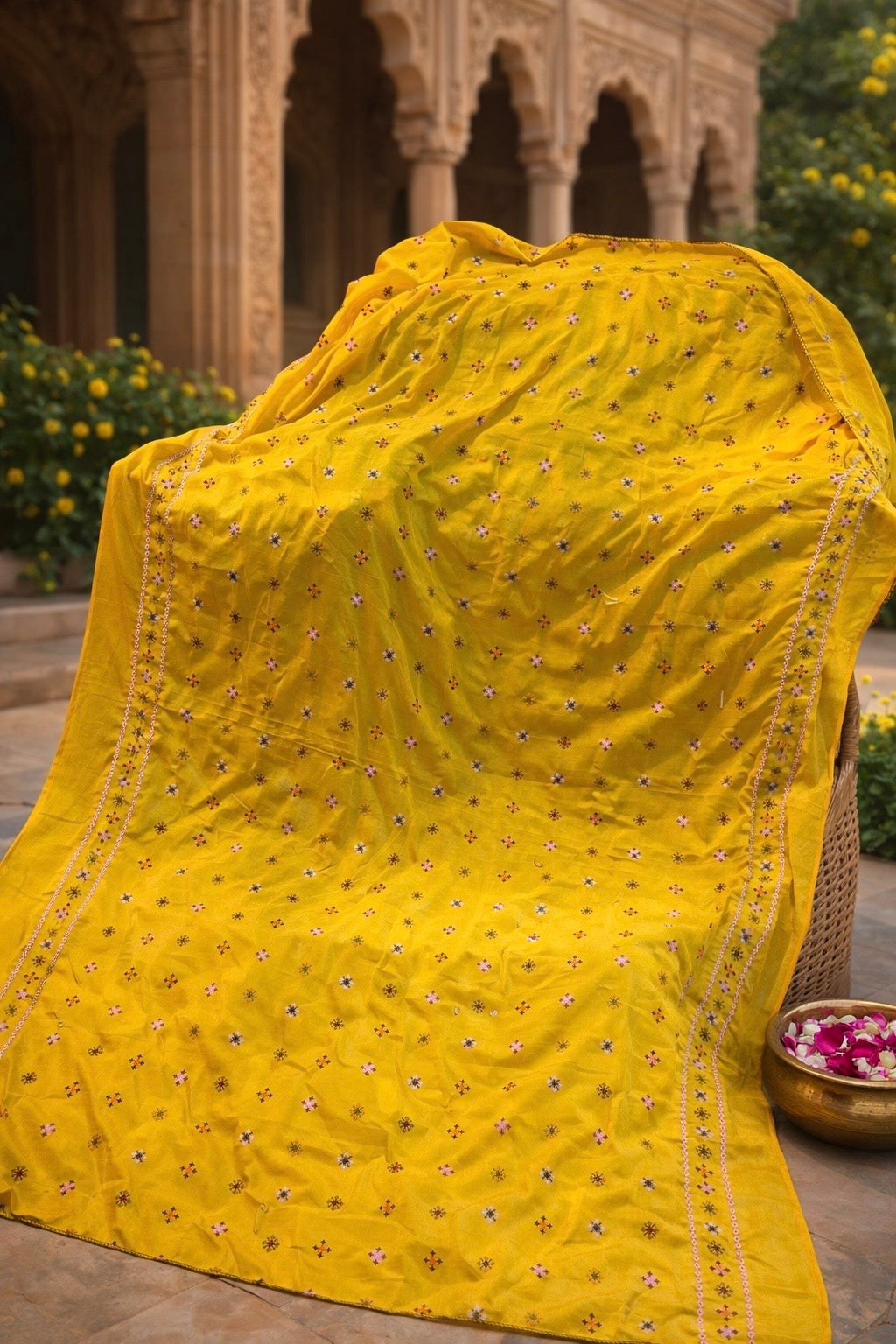 Elegant Swiss Lawn Chadar with All-Over Canvas Boti Embroidery & Two Side Border