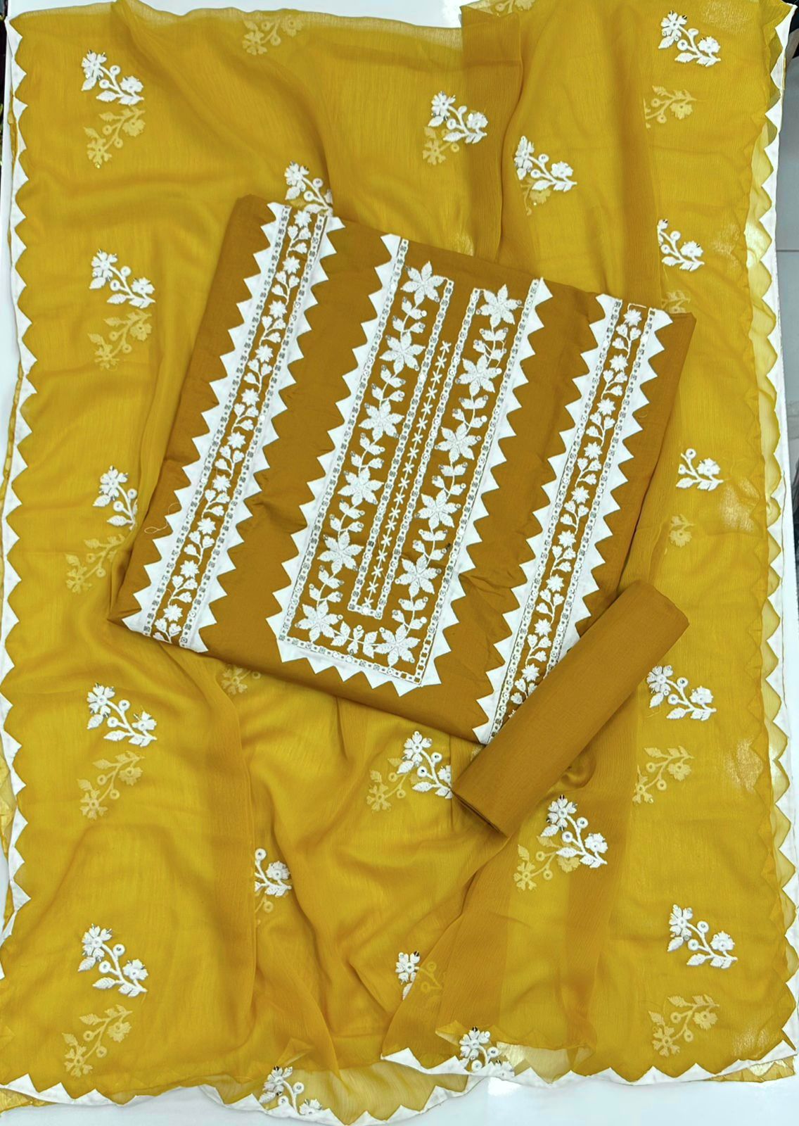 Elegant Handmade Applic Work Embroidery Lawn Cotton with Chiffon Dupatta - Unstitch 3PC Dress 👗