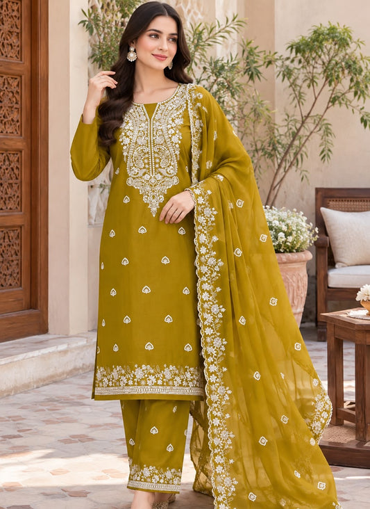 Kashmiri 3MM Sitara Embroidery Soft Cotton Fabric With Cutwork Border Chiffon Dupatta - 3PC Unstitched Dress 👗