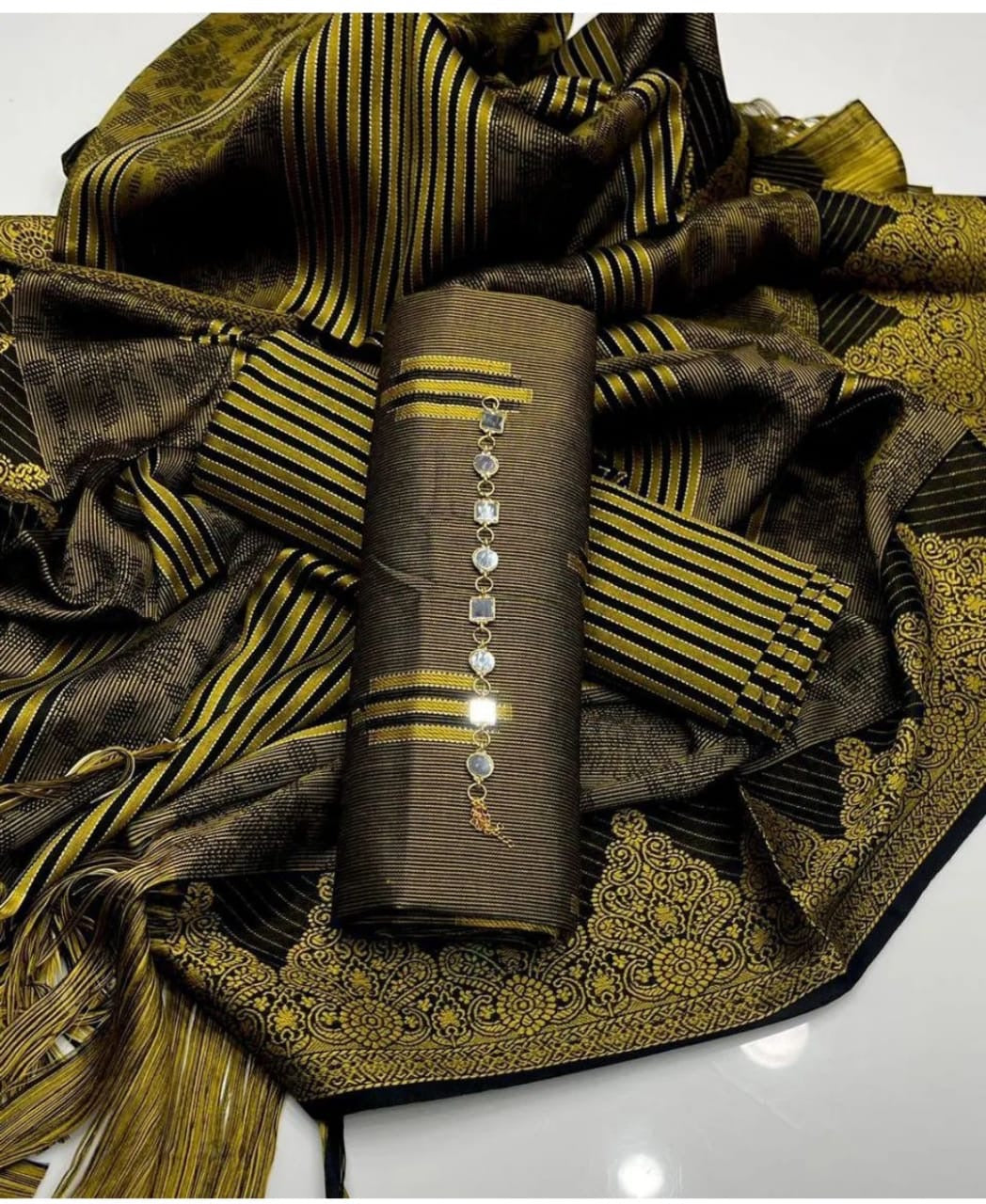 Premium Winter Staple Sussi Jacquard 3 Piece Suit – Self Print with Shawl Dupatta