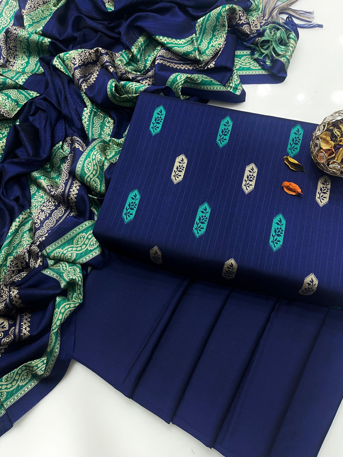 Premium Staple Susi Winter 3-Piece Suit – Self Printed Shirt, Plain Trouser & Jaquard Shawl Dupatta