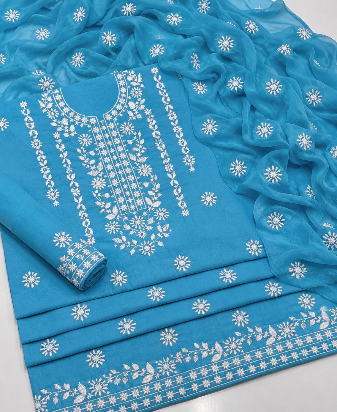 Pakka Thick Thread Lawn Cotton Embroidered with Chiffon Dupatta | 3PC Unstitched Dress 👗