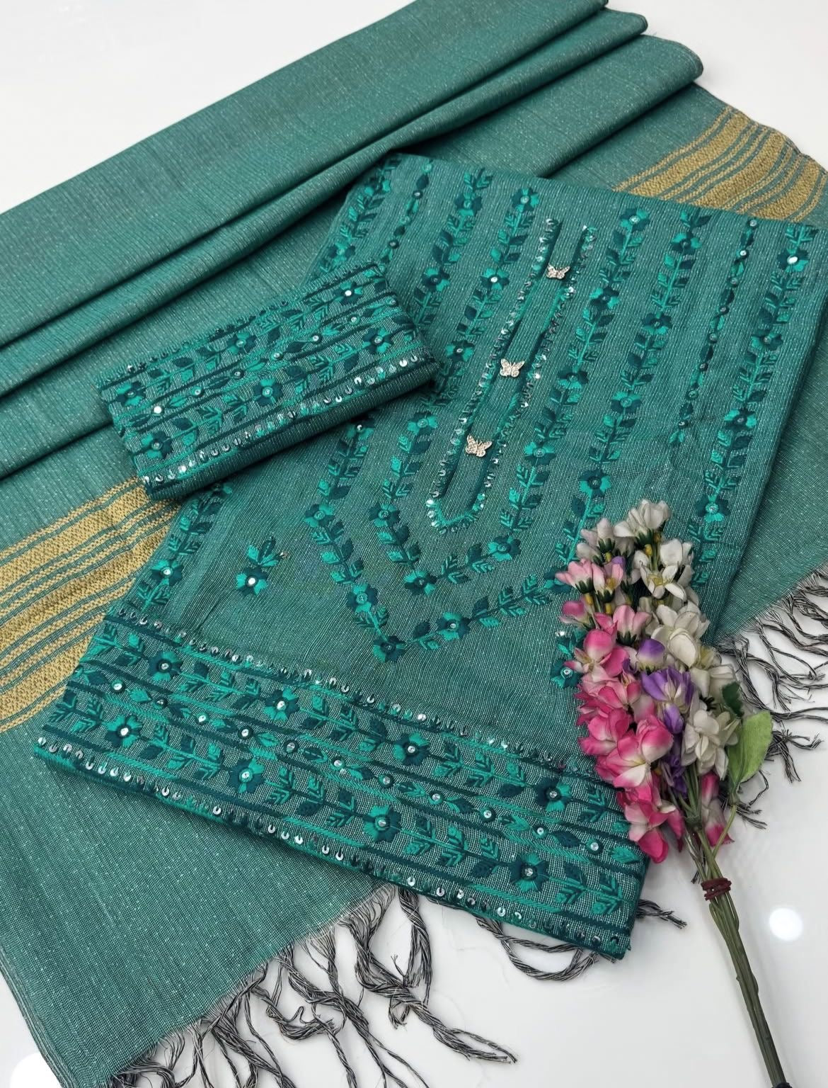 Winter Soft Karandi Khaddar 3 Piece Dress Phulkari Thick Thread Embroidery with Karandi Khaddar Jacquard Dupatta