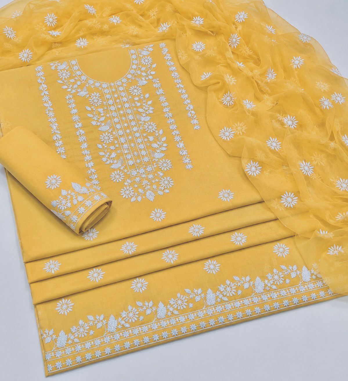 Pakka Thick Thread Lawn Cotton Embroidered with Chiffon Dupatta | 3PC Unstitched Dress 👗