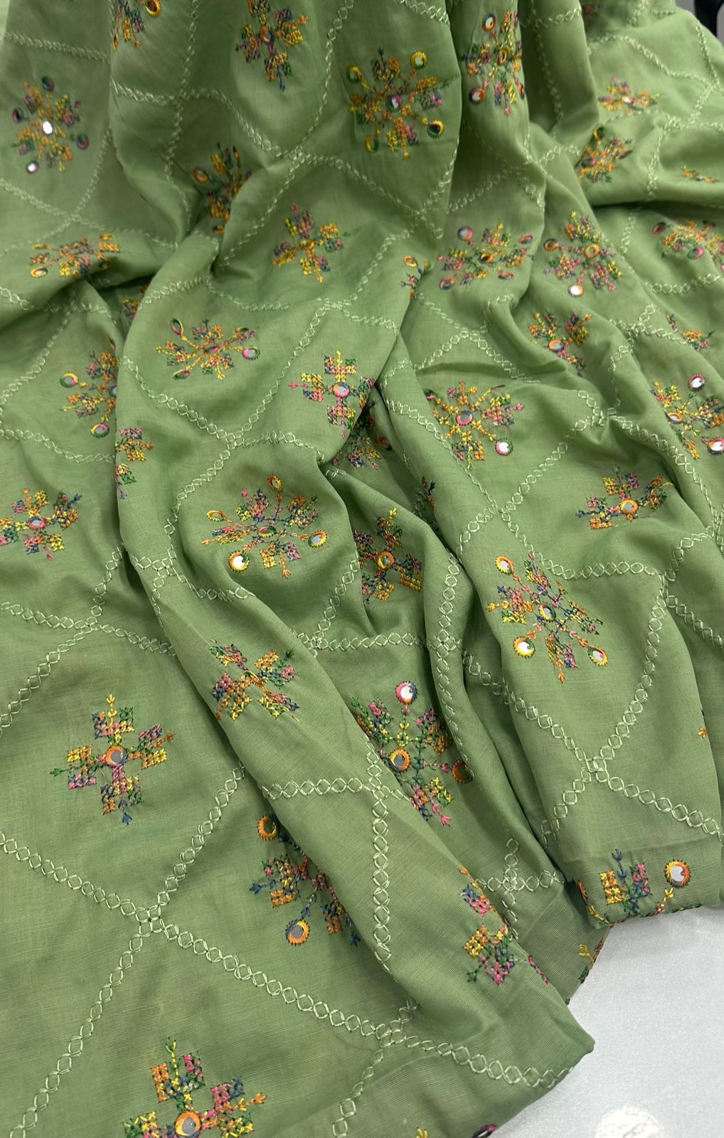 Swiss Lawn Ladies Chadar – 9mm Sitara Canves Computer Embroidery Work with Full Check Jaal Design