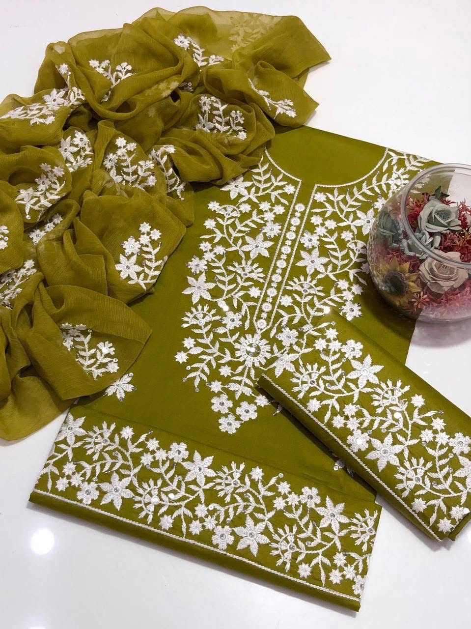 White Thick Thread Sequence Sitara Embroiderd Lawn Cotton With Chiffon Dupatta - 3PC Unstitch Dress 👗