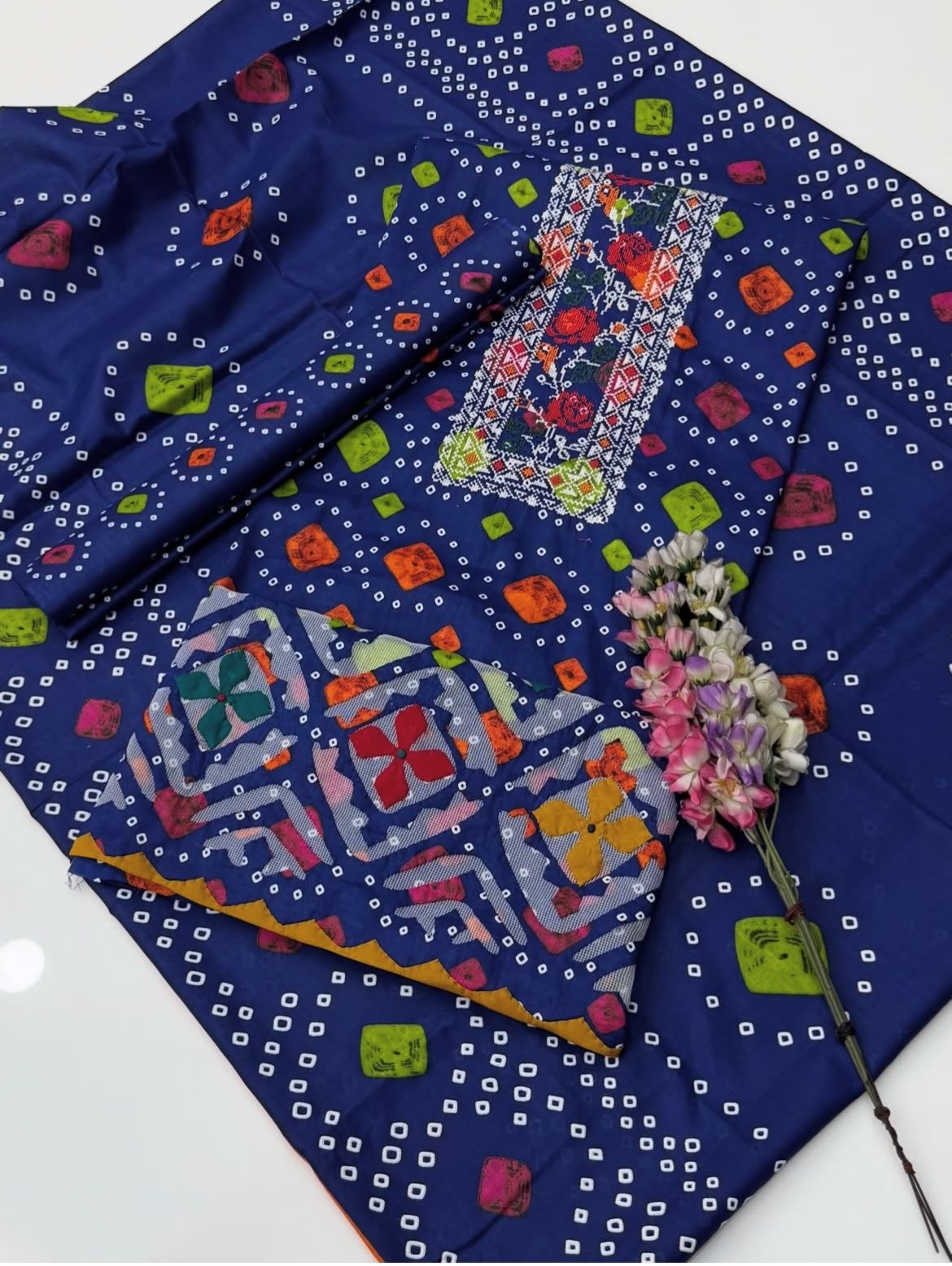 Lawn Chunri Print Cross Stitch Floral Embroidered Neck with Net Multi Applique Handwork Daman - 3PC Unstitch Dress 👗