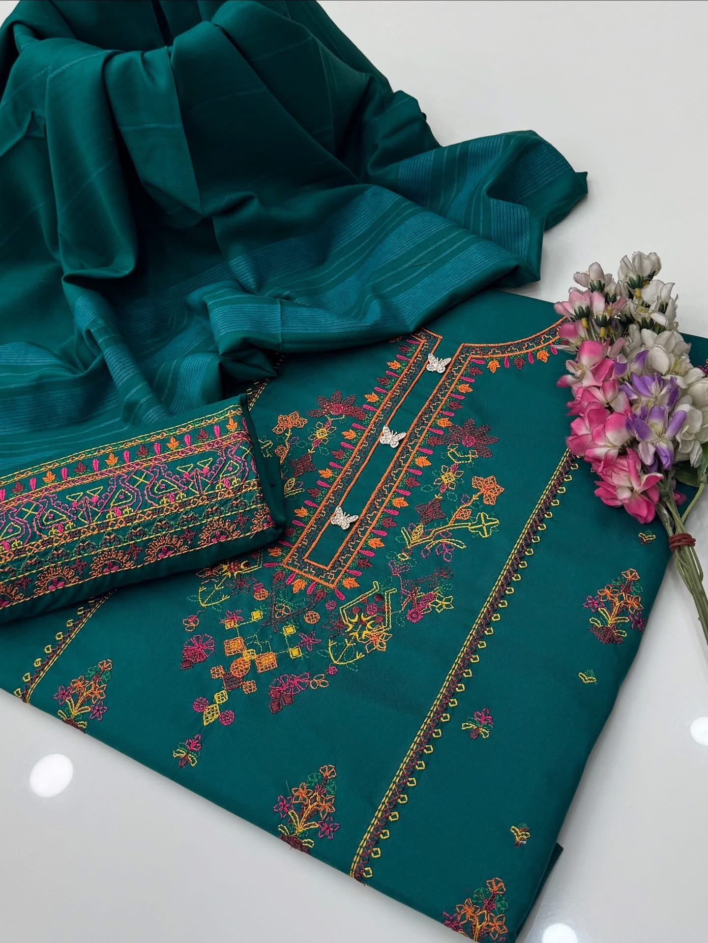 Premium Dhanak 3 Piece Winter Embroidered Suit – Kashmiri Multi Embroidery with Dhanak Velvet Shawl Dupatta