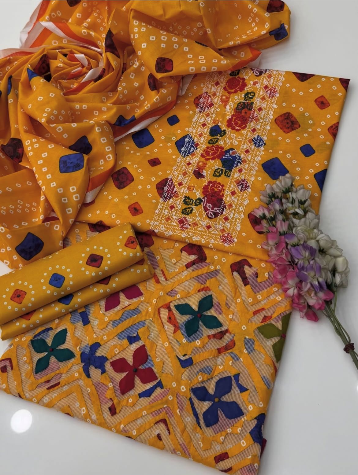 Lawn Chunri Print Cross Stitch Floral Embroidered Neck with Net Multi Applique Handwork Daman - 3PC Unstitch Dress 👗