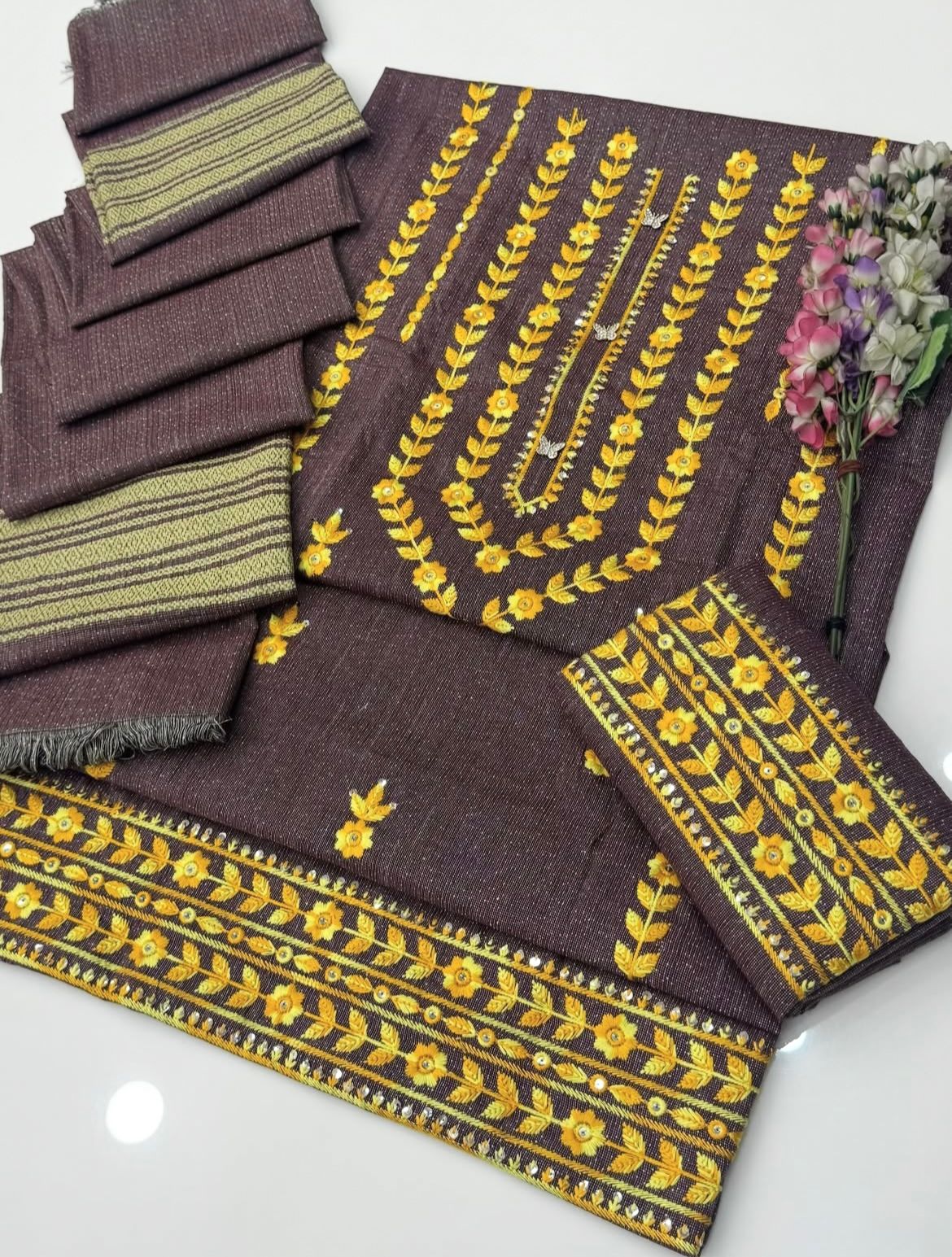 Winter Soft Karandi Khaddar 3 Piece Dress Phulkari Thick Thread Embroidery with Karandi Khaddar Jacquard Dupatta