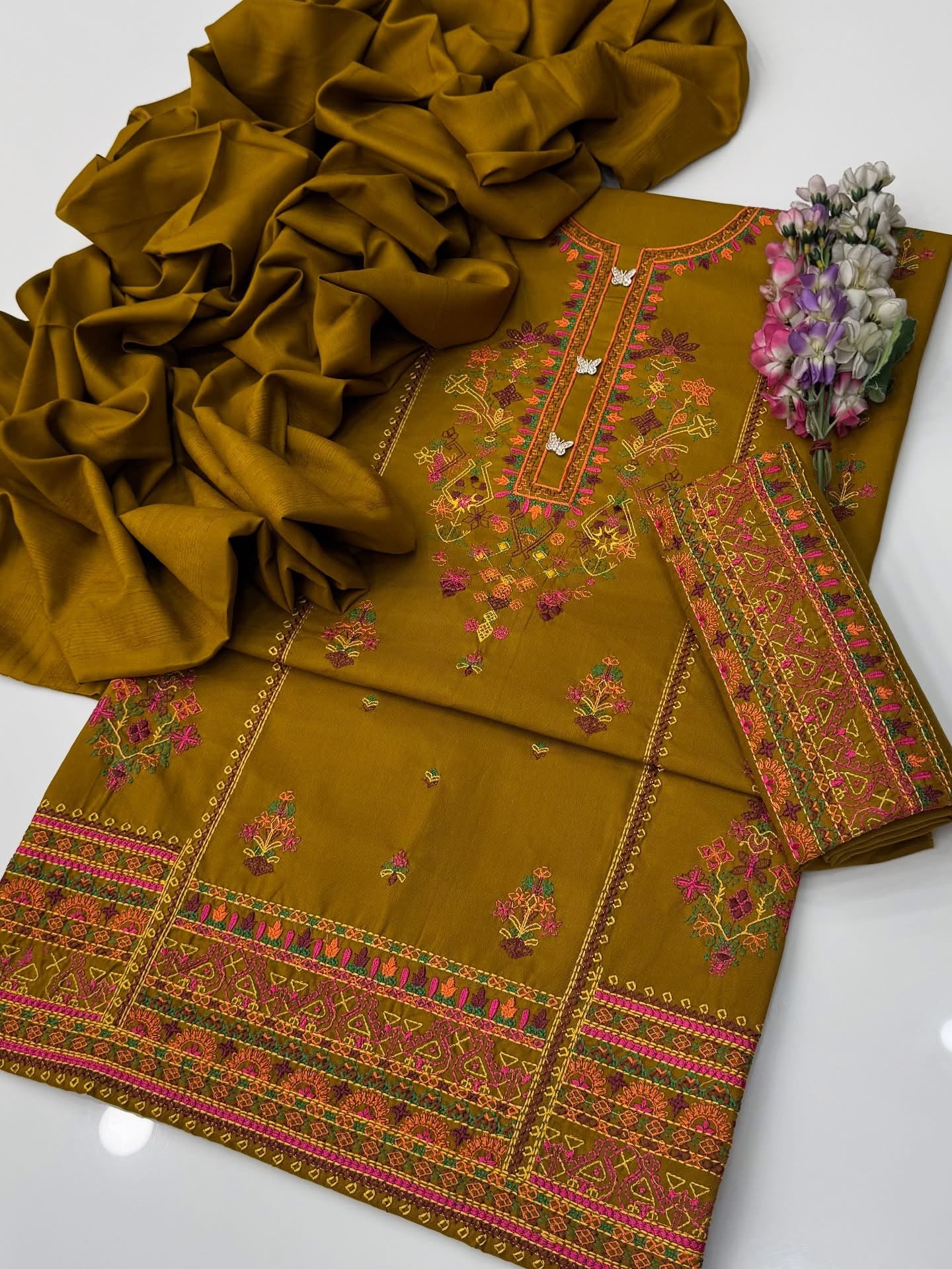 Premium Dhanak 3 Piece Winter Embroidered Suit – Kashmiri Multi Embroidery with Dhanak Velvet Shawl Dupatta