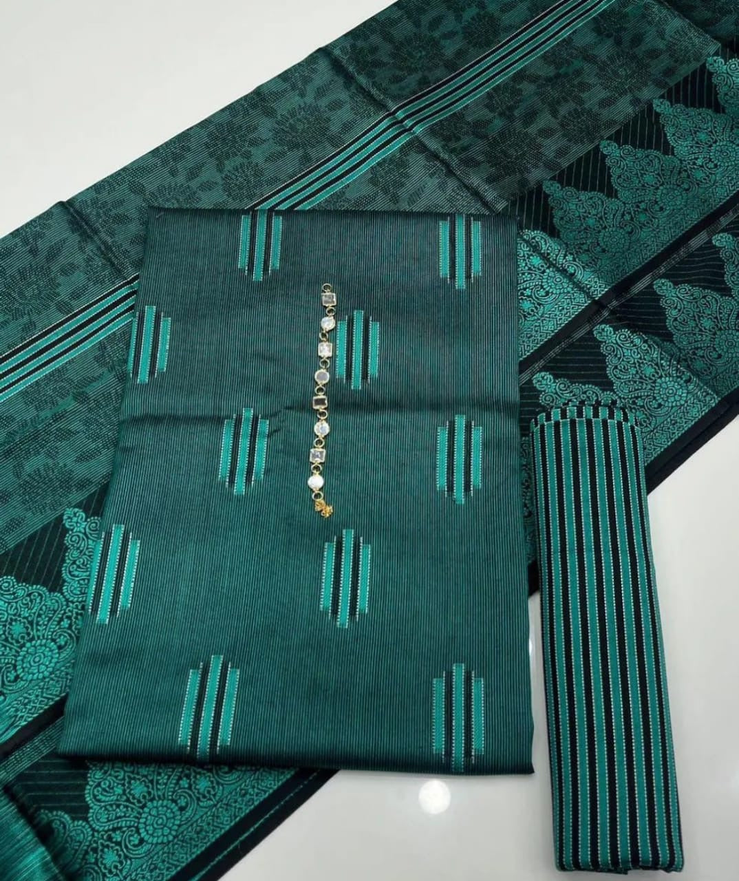 Premium Winter Staple Sussi Jacquard 3 Piece Suit – Self Print with Shawl Dupatta