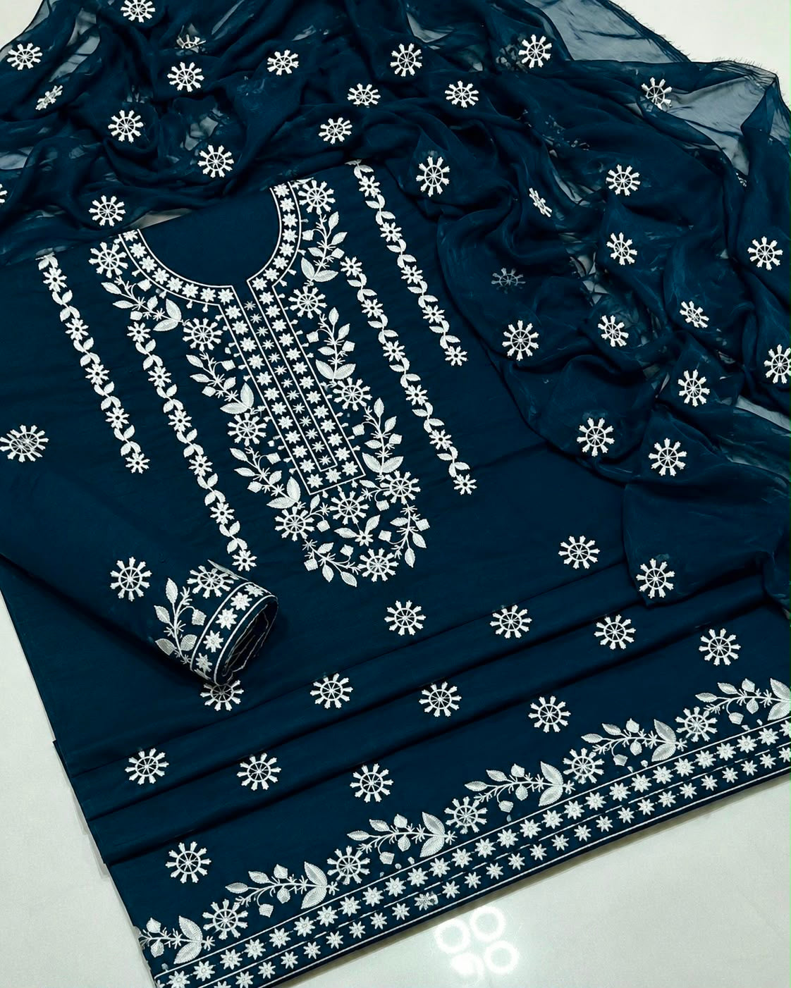 Pakka Thick Thread Fancy Gala Daman Embroidery Lawn Cotton with Chiffon Dupatta - 3PC Unstitch Dress 👗