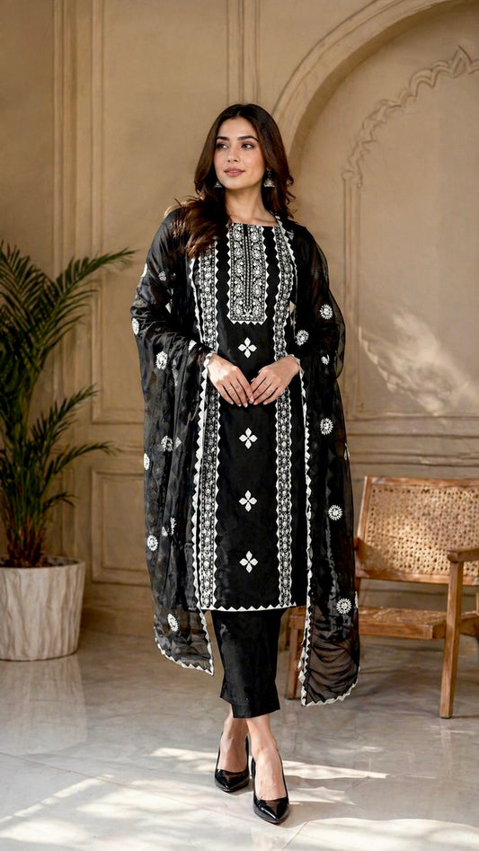 Black Applic Handmade Patti Embroidered Lawn Cotton with Chiffon Dupatta - 3PC Unstitch Dress 👗