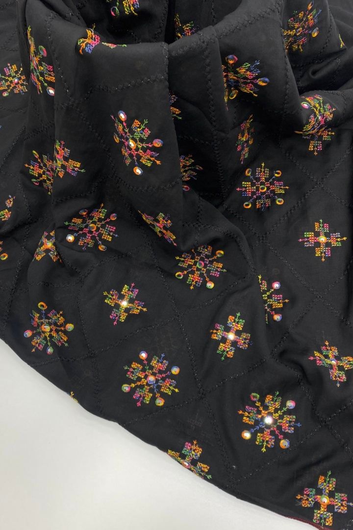 Swiss Lawn Ladies Chadar – 9mm Sitara Canves Computer Embroidery Work with Full Check Jaal Design