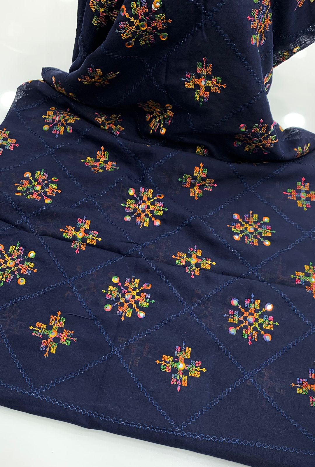 Swiss Lawn Ladies Chadar – 9mm Sitara Canves Computer Embroidery Work with Full Check Jaal Design