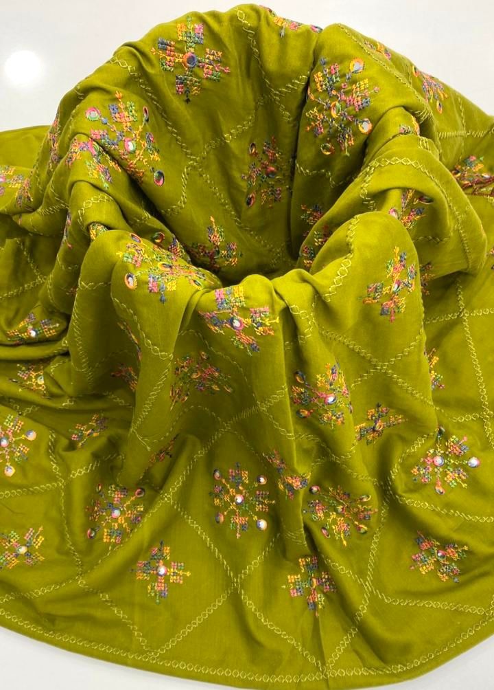 Swiss Lawn Ladies Chadar – 9mm Sitara Canves Computer Embroidery Work with Full Check Jaal Design