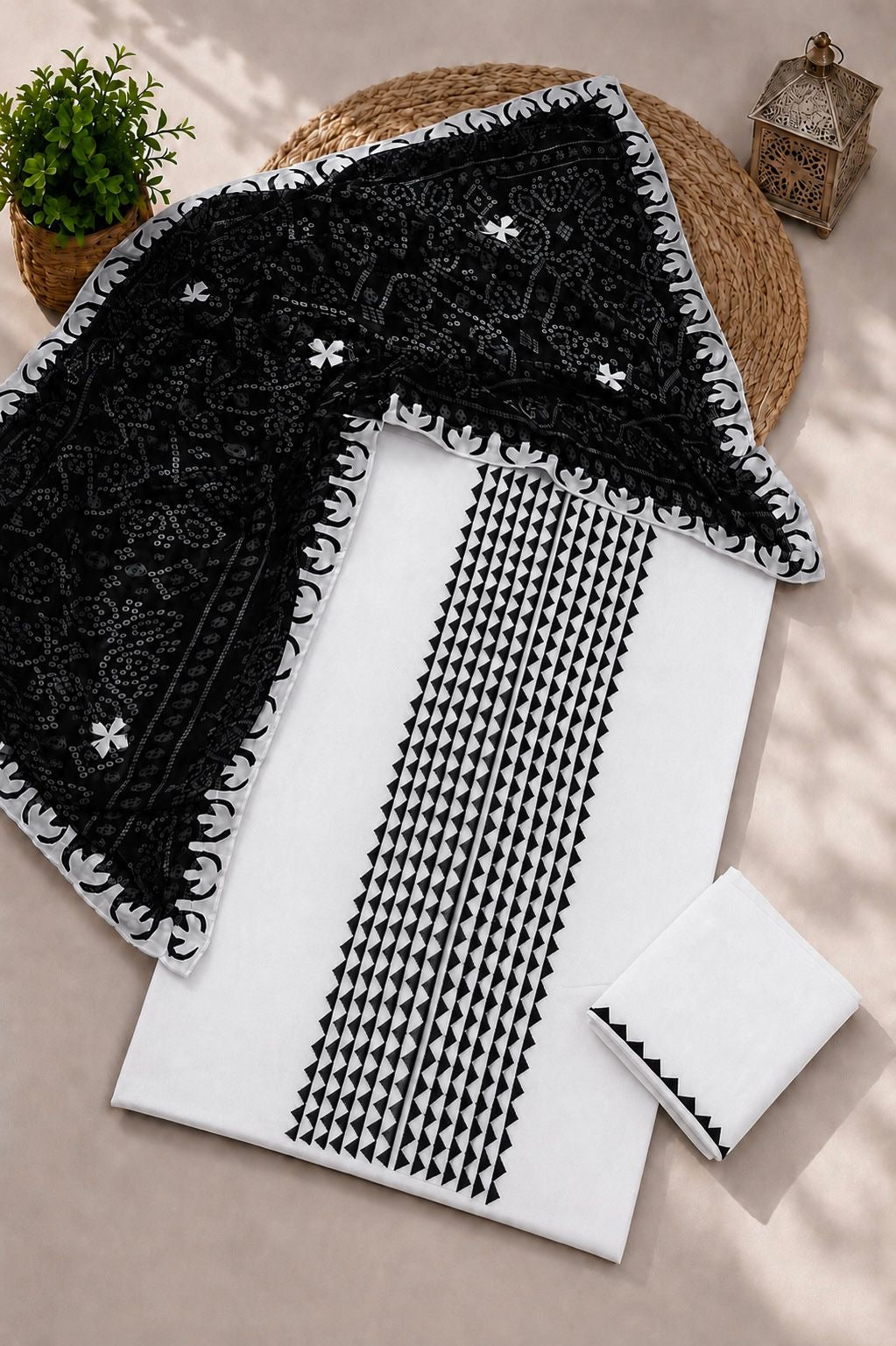 Applic Handwork Lawn Cotton Shirt & Trouser with Four Side Applic Border Chiffon Chunri Printed Dupatta – 3PC Unstitched Dress 👗