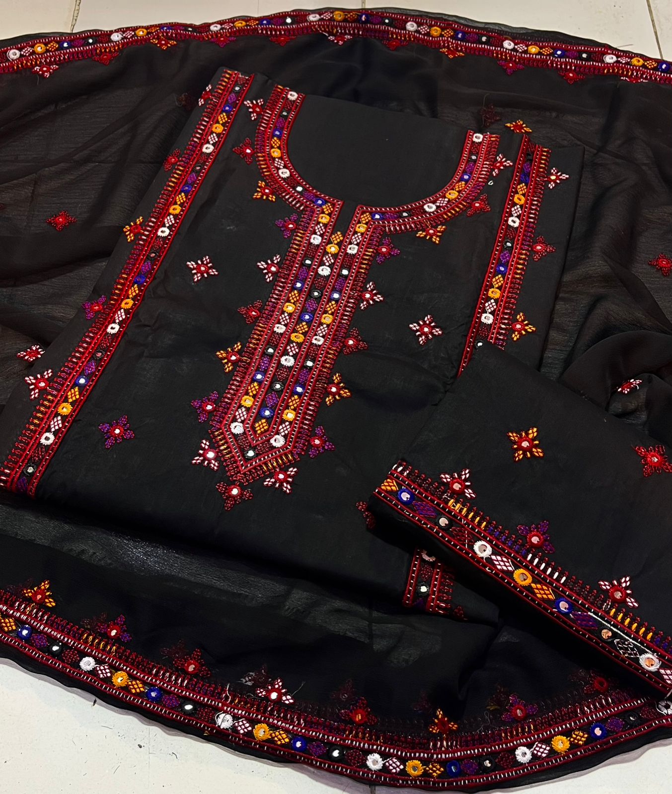 Balochi Gala Bail Daman Soft Cotton Thick Thread Embroidered 3-Piece Unstitched Suit