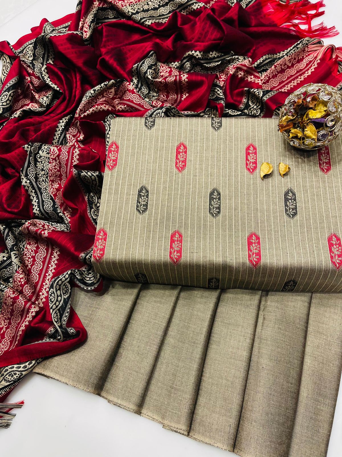 Premium Staple Susi Winter 3-Piece Suit – Self Printed Shirt, Plain Trouser & Jaquard Shawl Dupatta